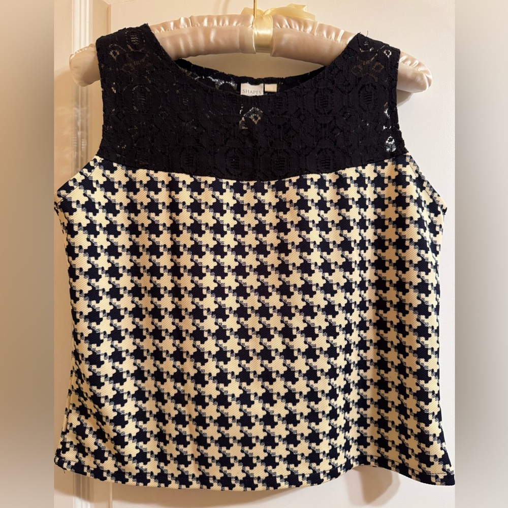 Black and Cream Sleeveless Women’s Blouse With Lace Details Size Large